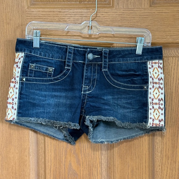 Daytrip Pants - Daytrip Womens Denim Shorts Size 27 Dark Wash Embroidered Distressed Western